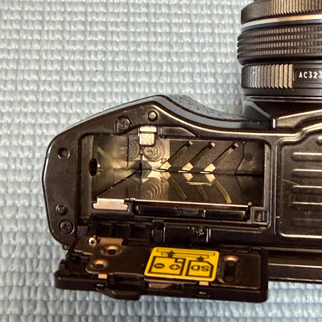 Y*S様 Olympus OM-D E-M10 14-42mmEZキット　一部不