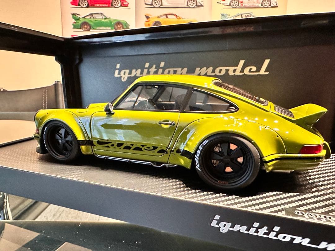 ミニカー RWB930 Backdate green 1/18 ignition