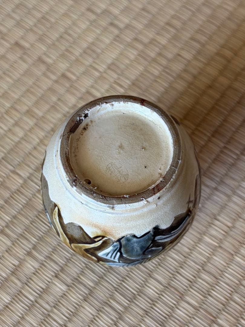 琉球古典焼 小壺 花と魚の装飾 陶器花瓶 小型