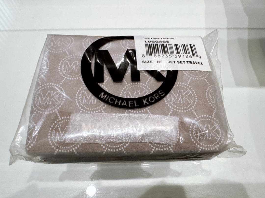 【新品未使用】マイケルコース 二つ折り財布 ラゲッジ 32T4GTVF2L