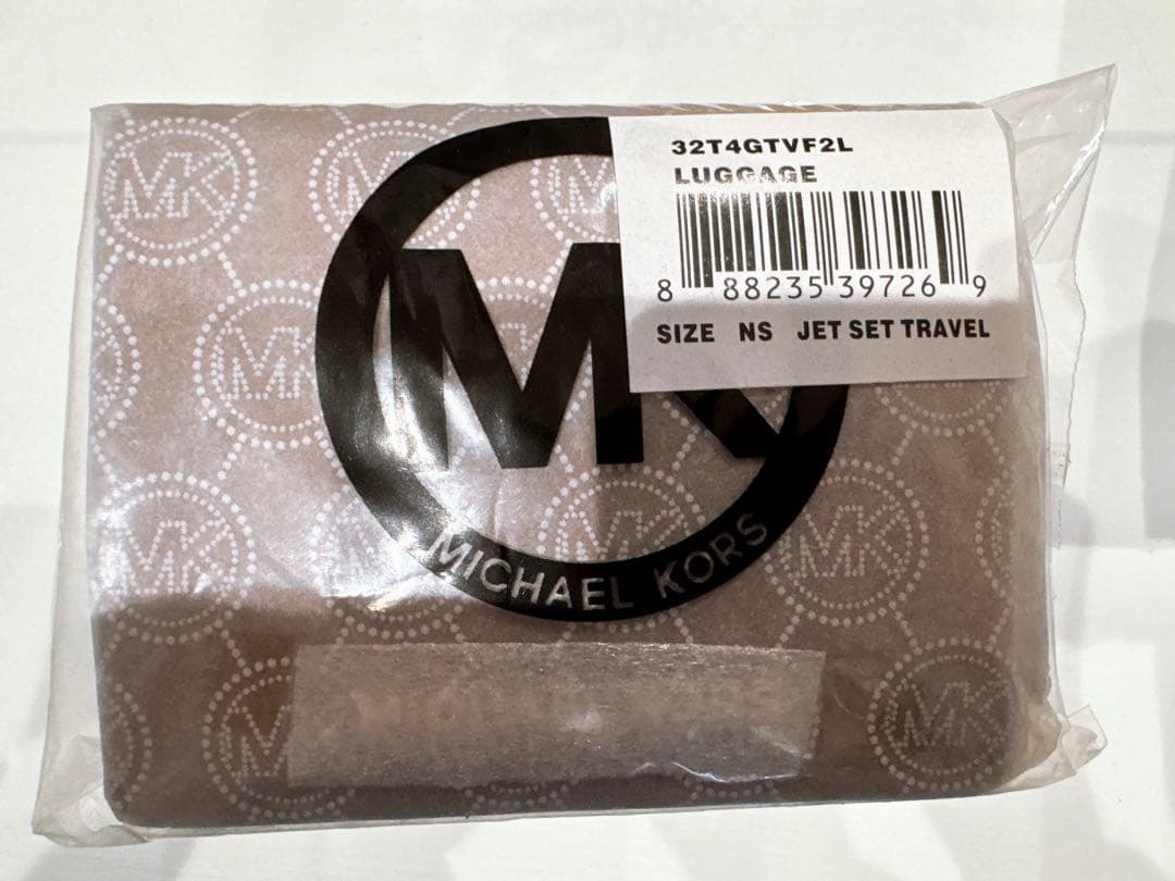 【新品未使用】マイケルコース 二つ折り財布 ラゲッジ 32T4GTVF2L