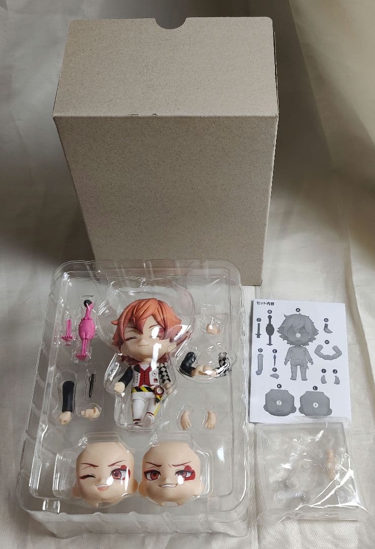 エース・トラッポラ　デュース・スペード　ねんどろいど　特典缶バッジ付　ツイステ