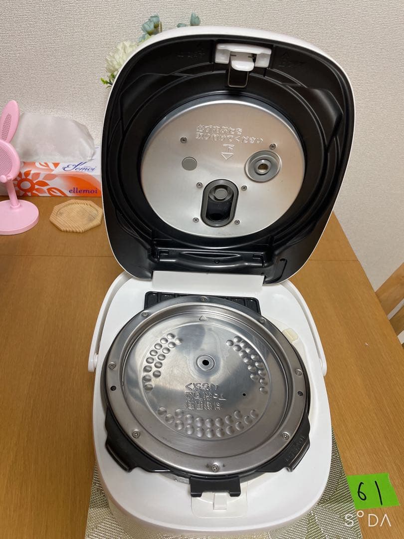 東芝 真空IHジャー炊飯器 5.5合炊き ホワイトRC-10VRR-W