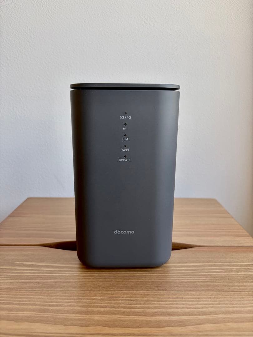 ①ドコモ 5G HR02 ホームルーター 本体箱付き
