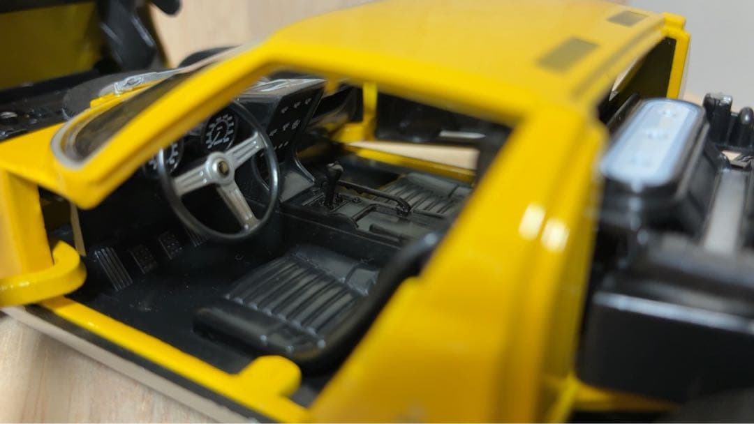 ランボルギーニ・ミウラP400 Lamborghini Miura 1/24