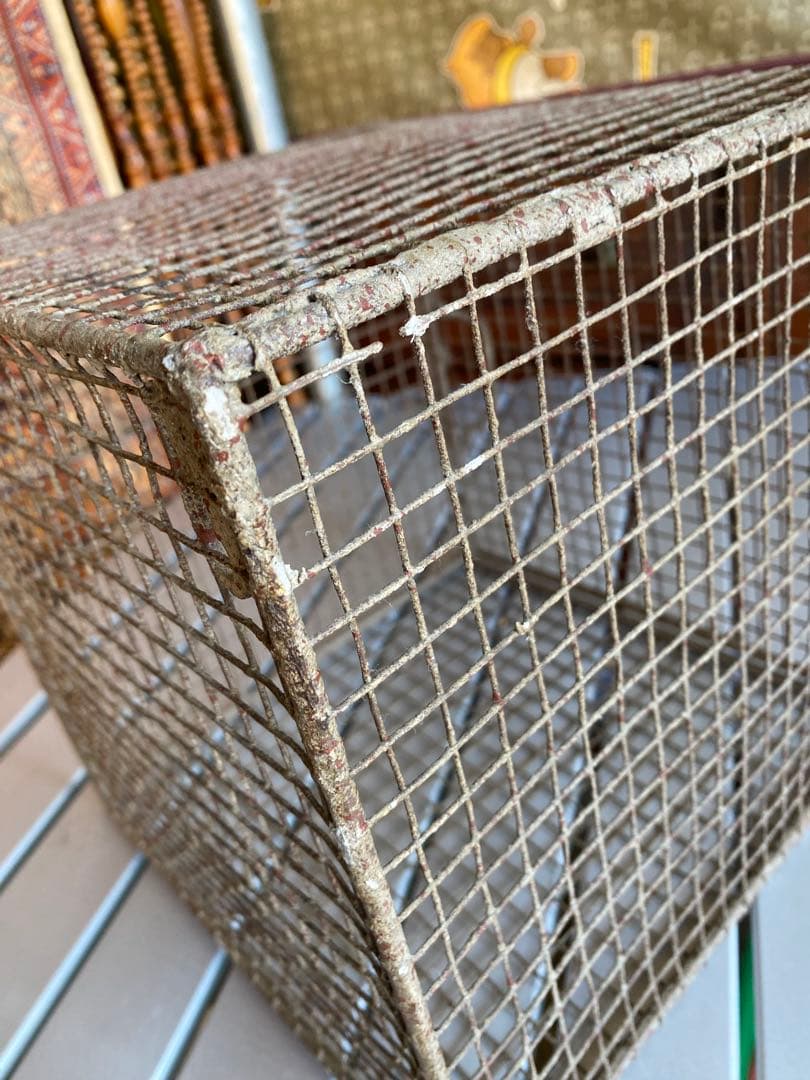 メッシュボックス　ワイヤーかご　壁掛け　鳥籠　アンティーク　サビサビ　ラック