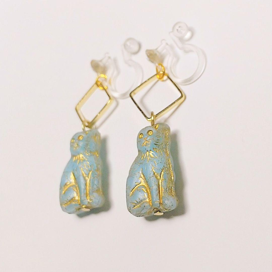 SOLD◆ハンドメイド チェコビーズ ノンホールピアス ピアス変更無料 猫水色