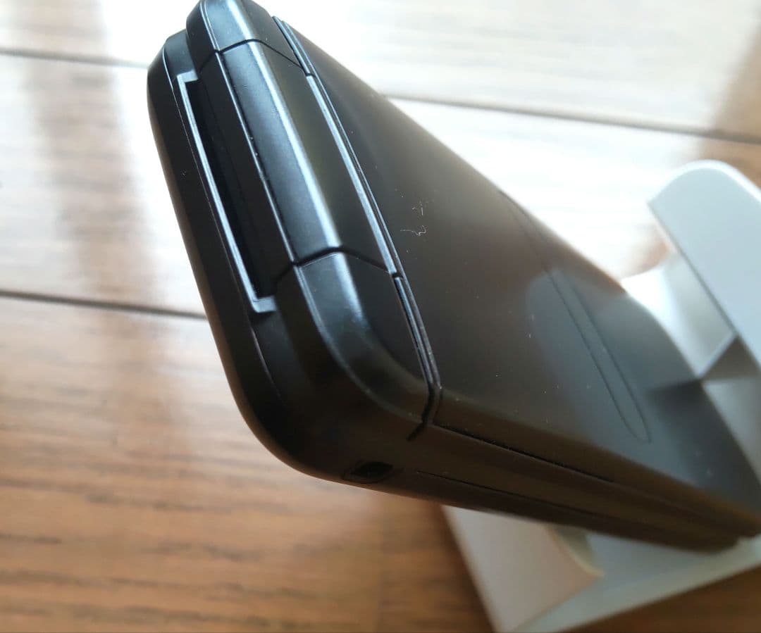 【美品】GRATINA KYF42 ブラック　携帯電話