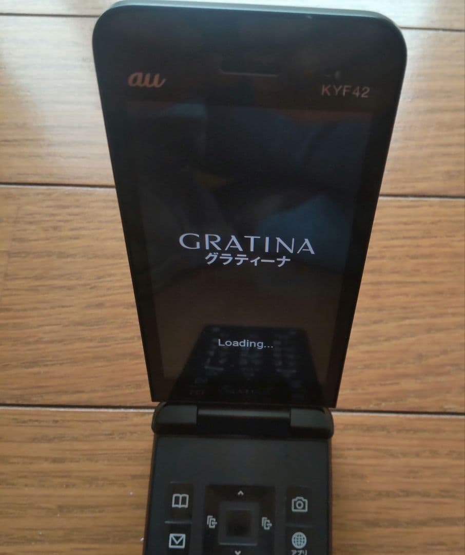 【美品】GRATINA KYF42 ブラック　携帯電話