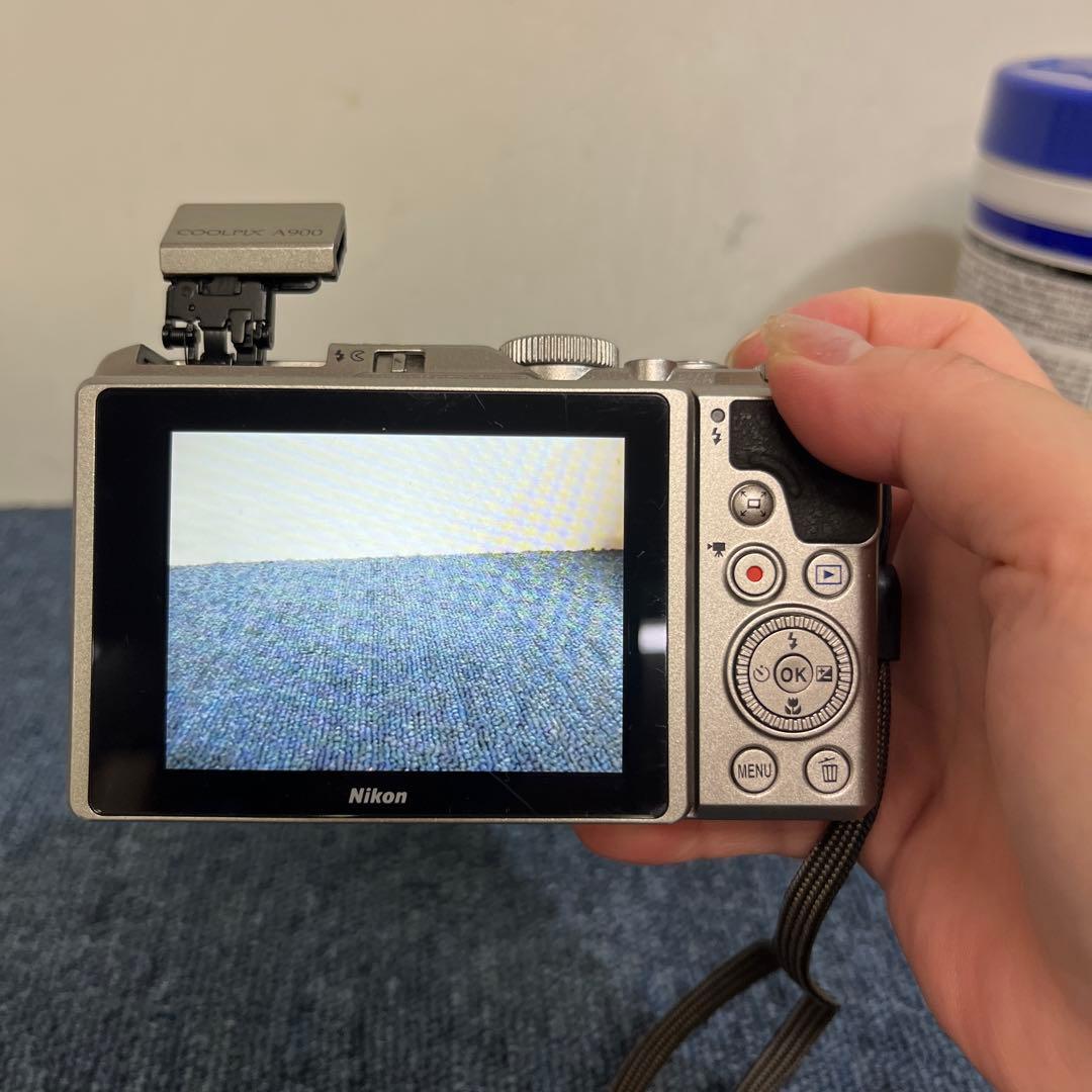 Nikon COOLPIX A900　シルバー