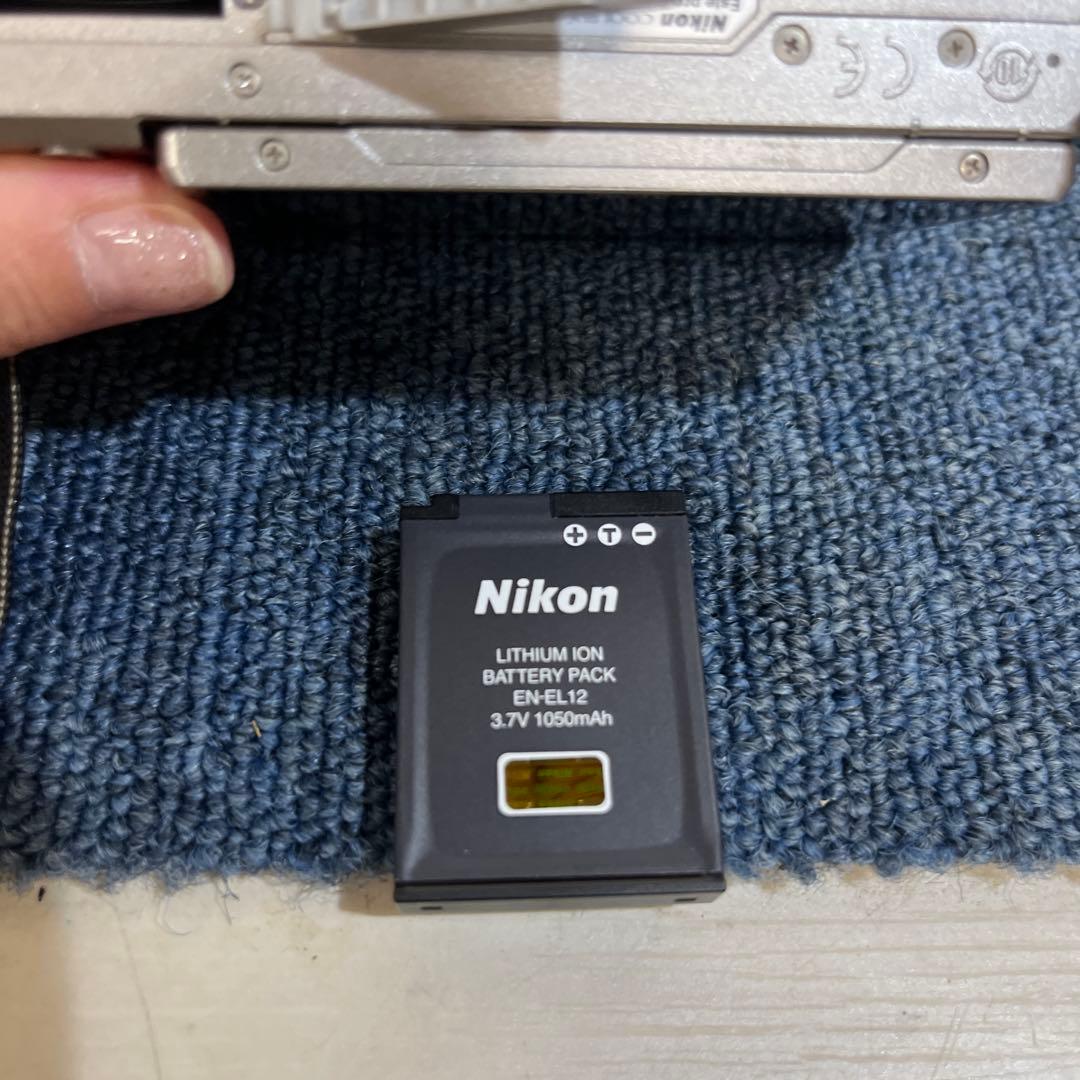 Nikon COOLPIX A900　シルバー