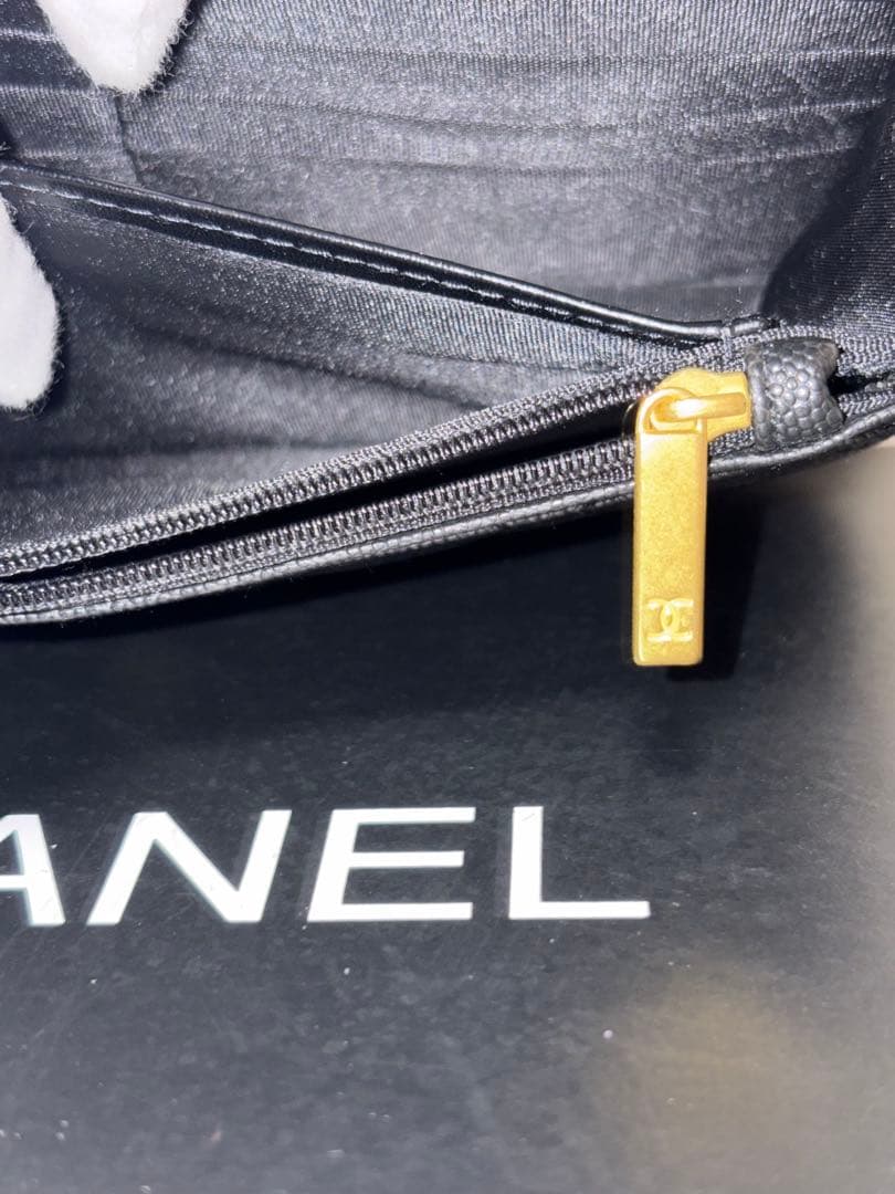 ジ*ー様 CHANEL ブラックレザー チェーンウォレット財布ノベルティ