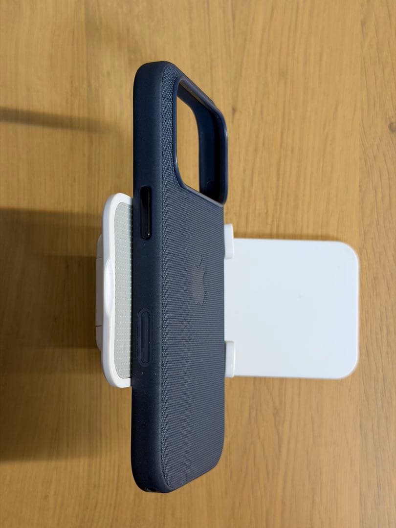 Apple純正　テックウーブンケース pro用　（ブルー）