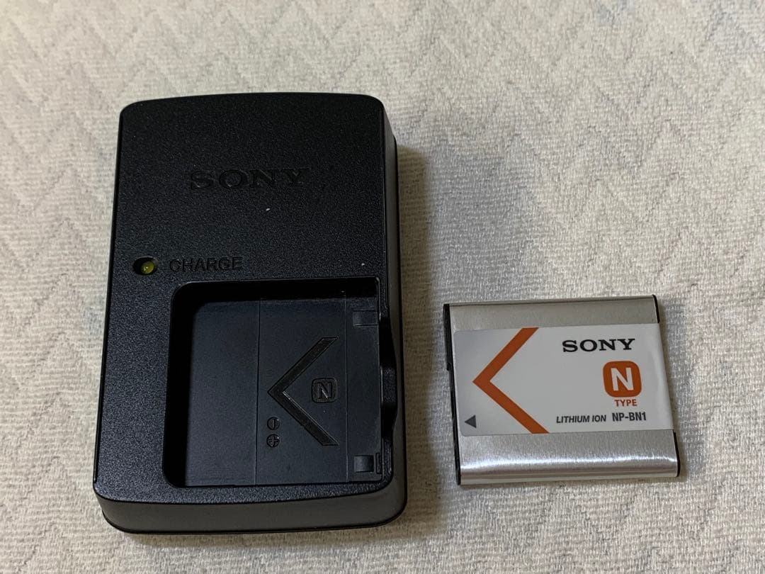 ソニー SONY Cyber-shot DSC-T99 充電器付　デジカメ