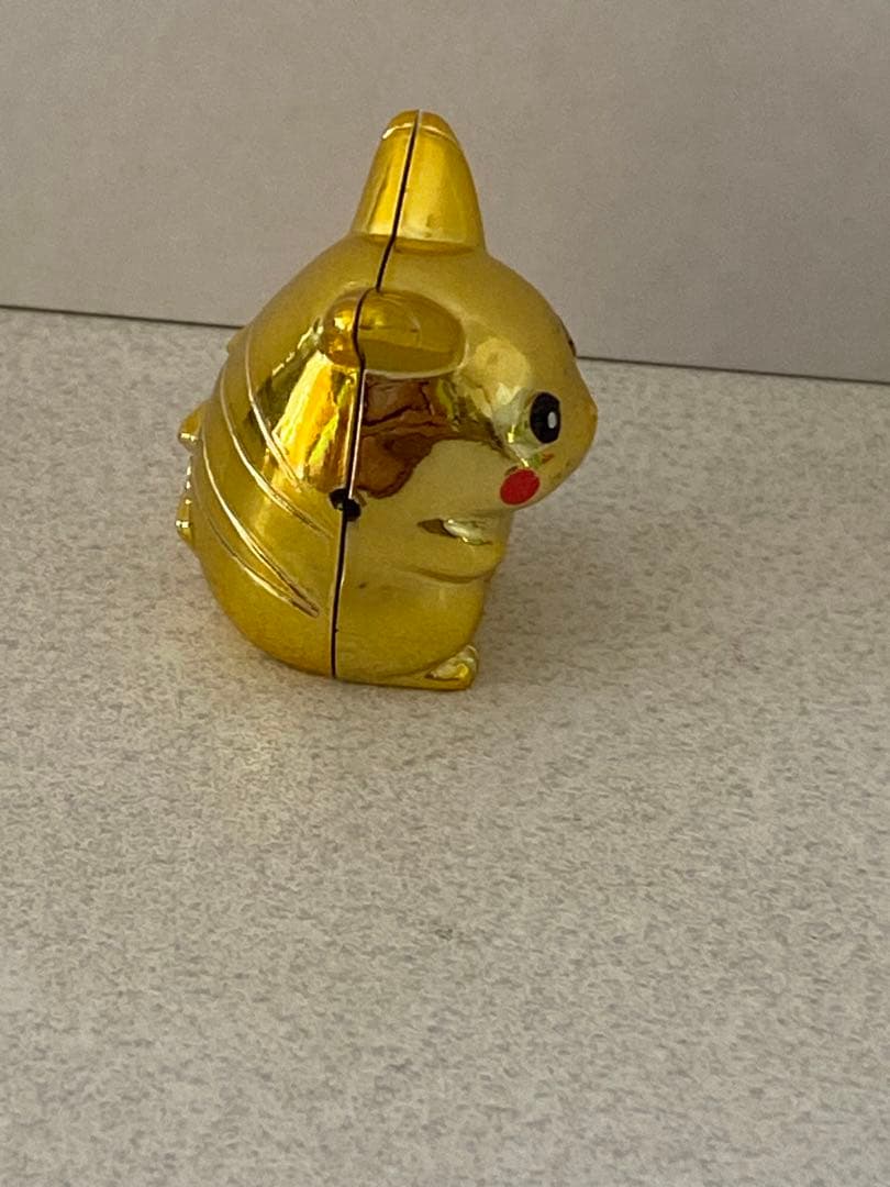 初代　ポケモン　ピカチュウ　ピッピ　カイリュー　サンダー　金色　フィギュア　レア