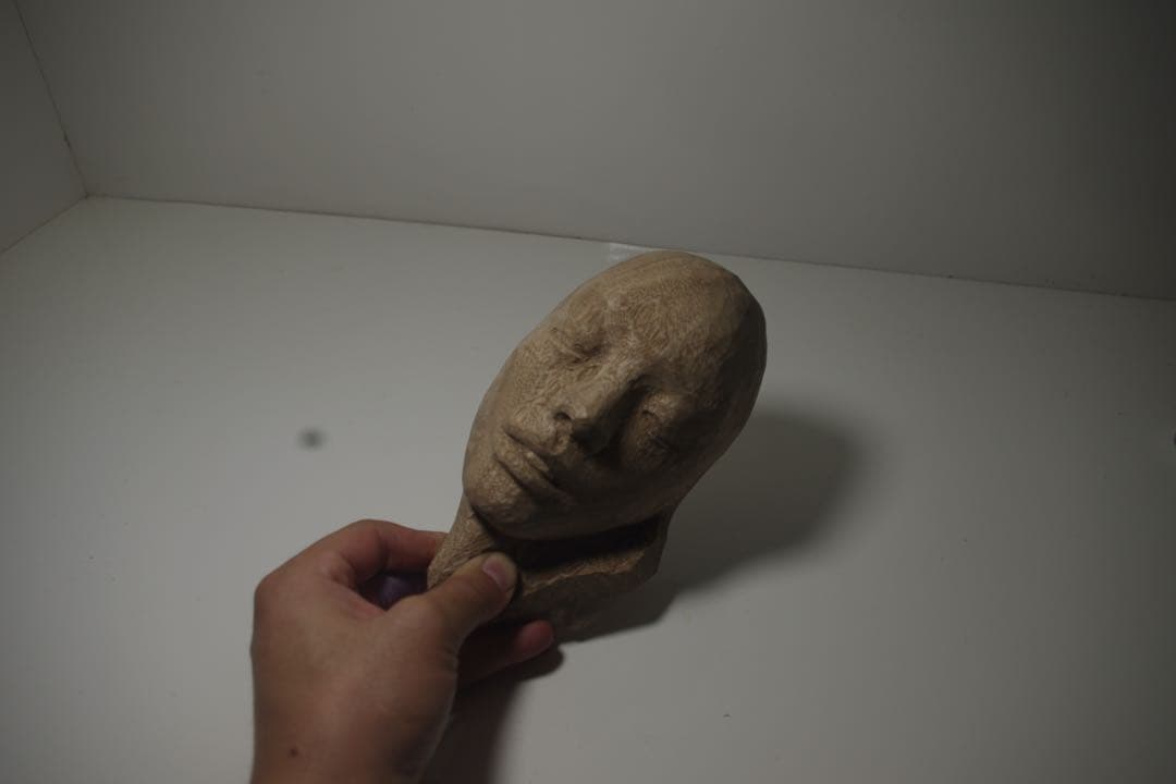 顔　人物