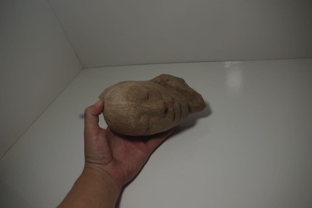 顔　人物