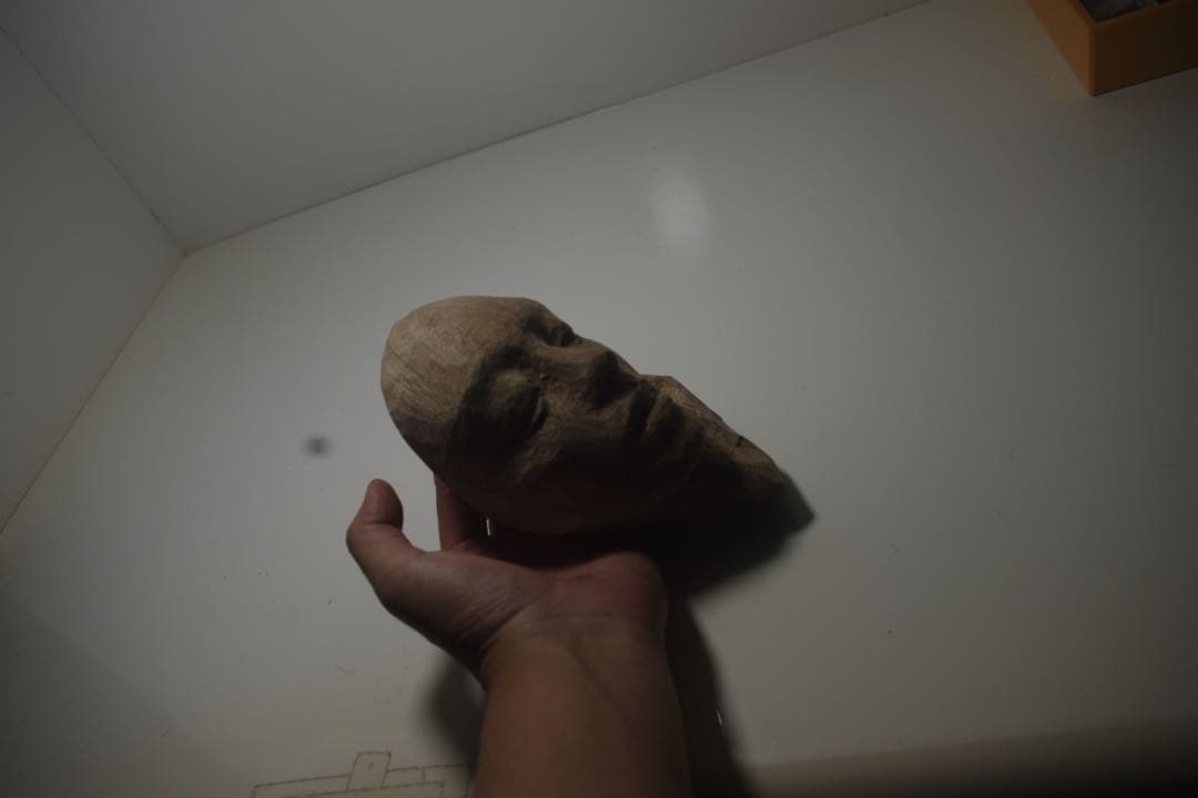 顔　人物