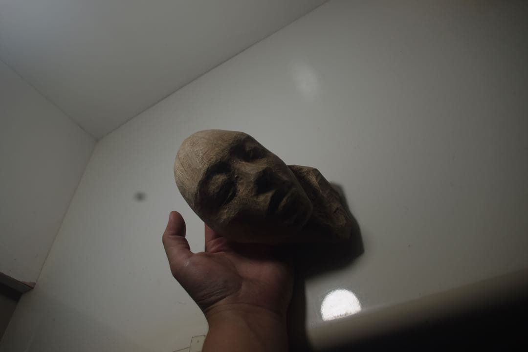顔　人物