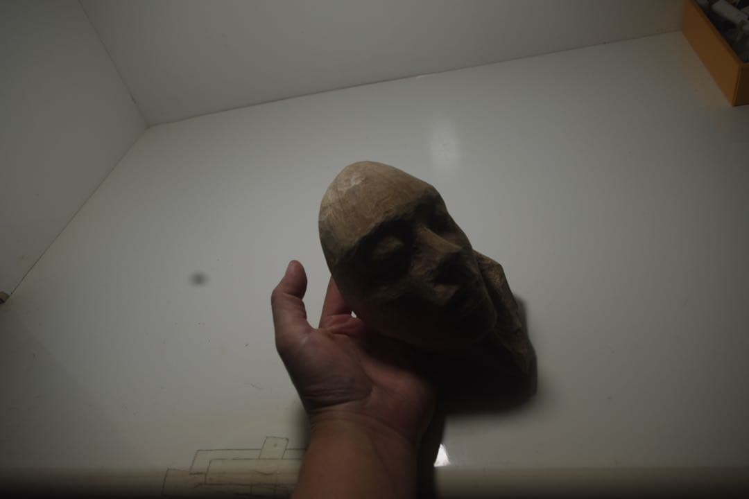 顔　人物