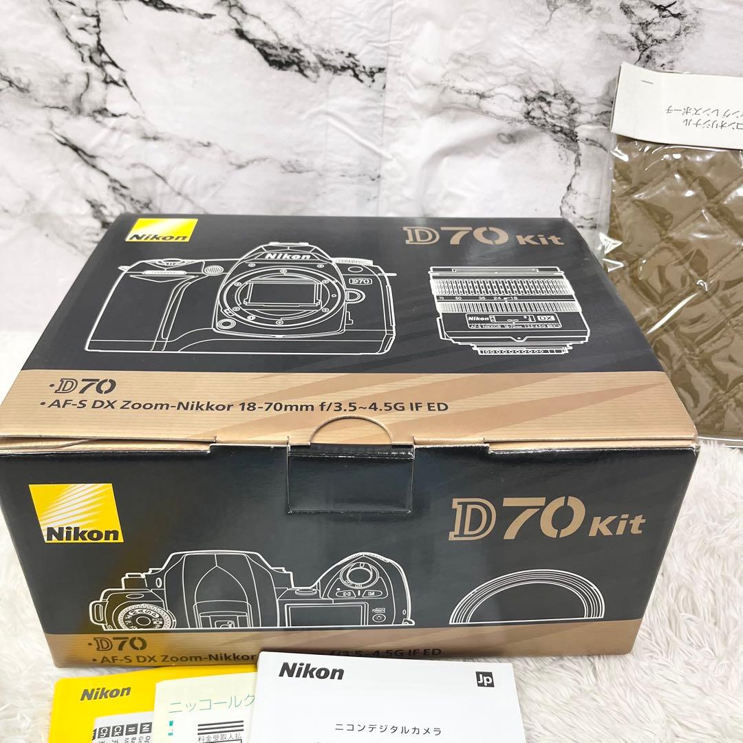 Nikon D70 デジタルカメラキット　AF-S DX Zoom-Nikkor