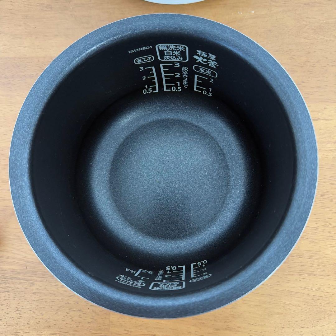 ● 美品 アイリスオーヤマ ジャー炊飯器 RC-MD30-W 3合炊き