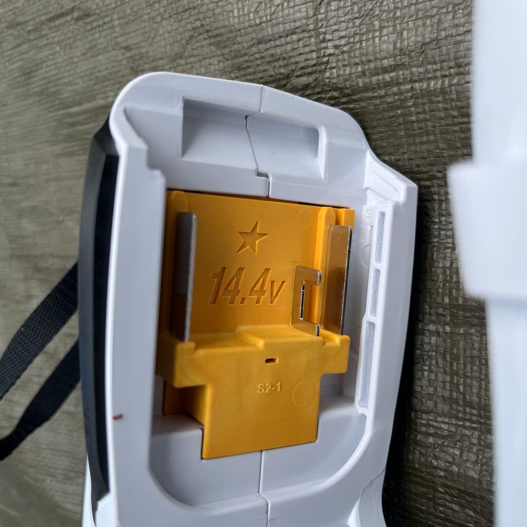 マキタ　充電式クリーナー　14.4v