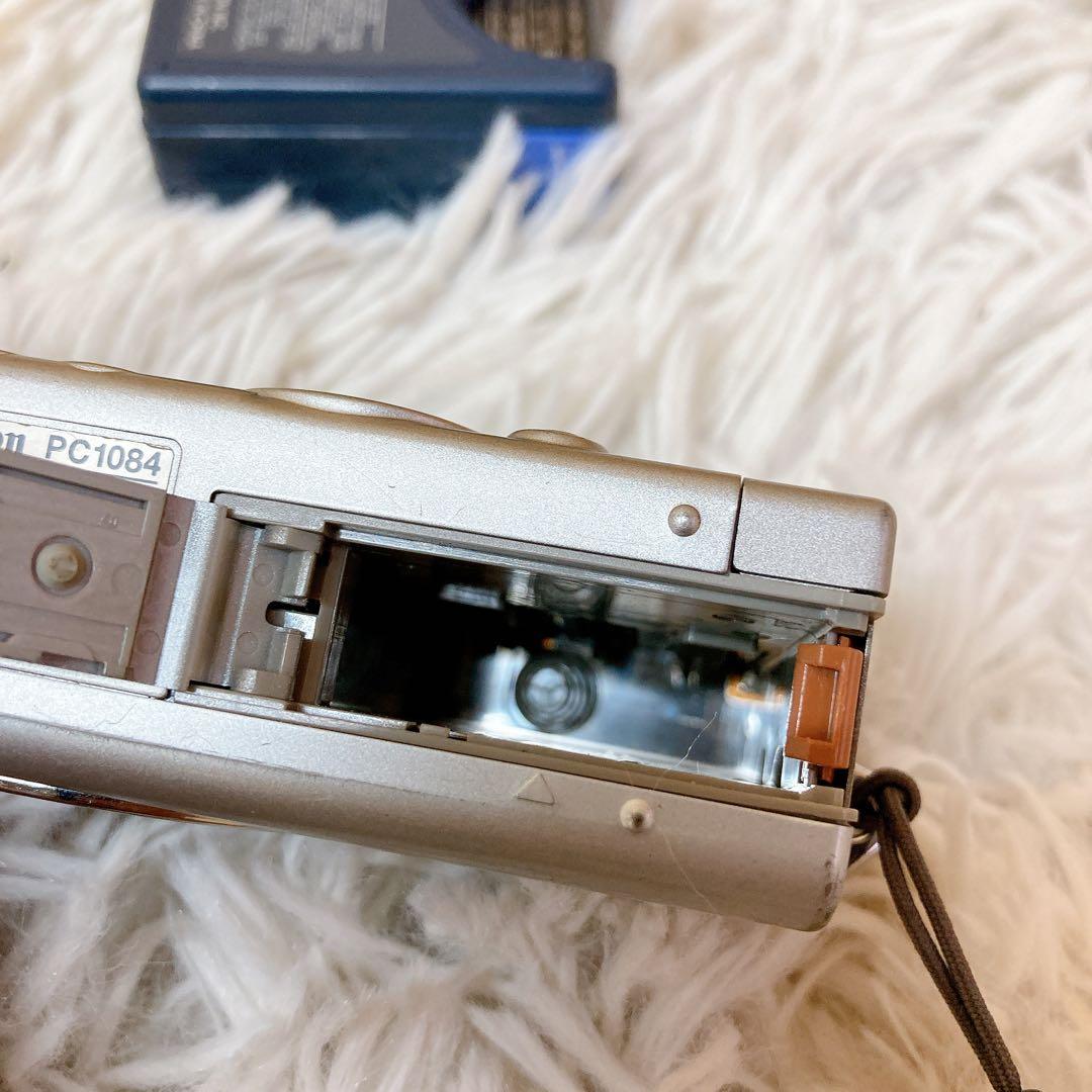 Canon キャノン　PC1084 デジタルカメラ　充電器付き