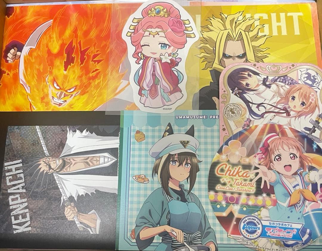 アニメグッズ　大量　まとめ売り　紙類・薄物　約200点