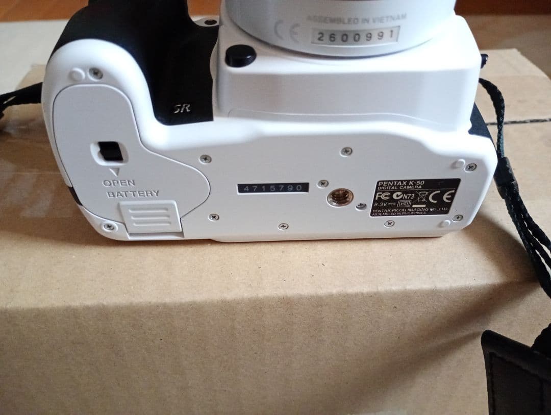 ショット数800枚弱！PENTAX K-50 ホワイト　レンズキット＆送料込み！