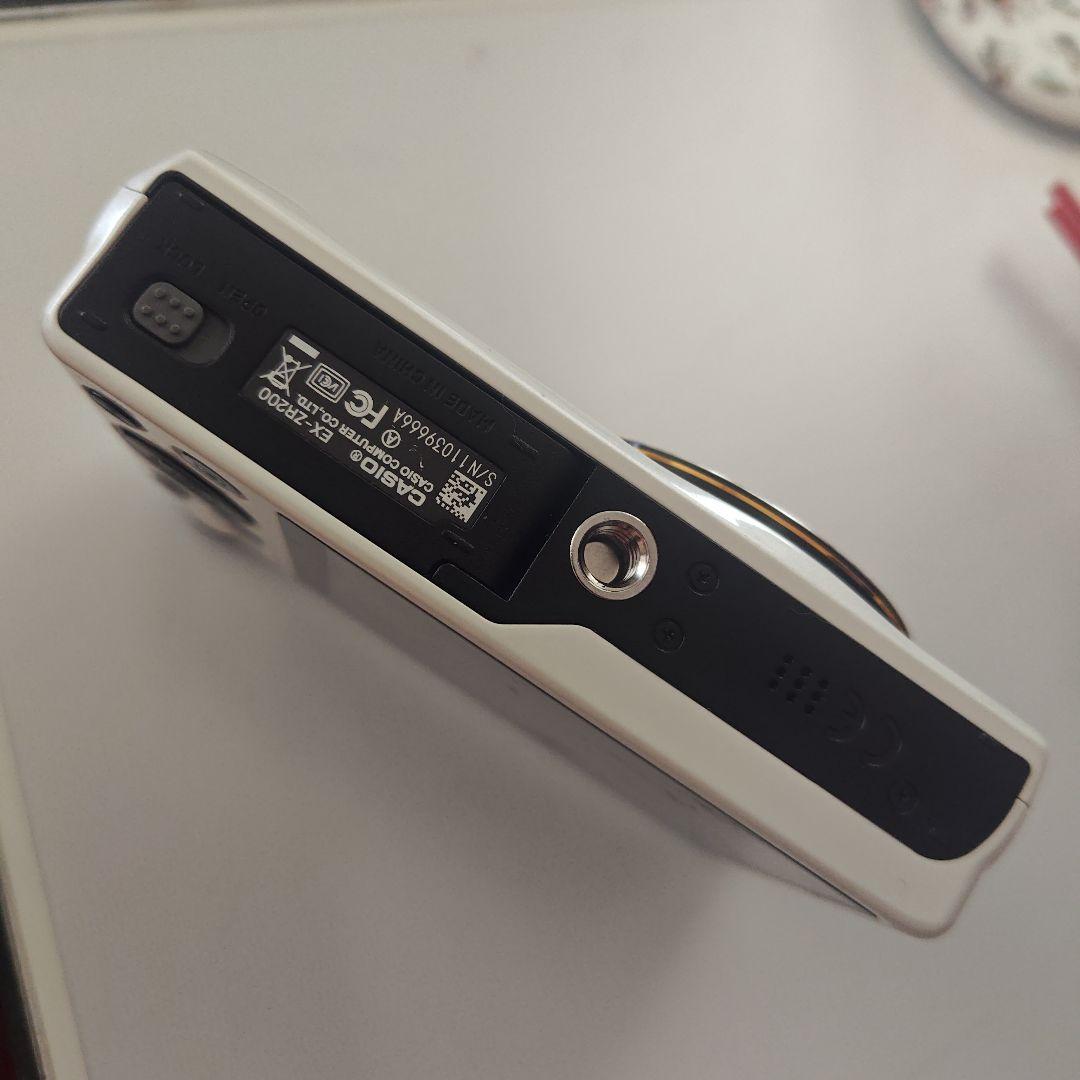 CASIO EX-ZR200 コンパクトデジタルカメラ