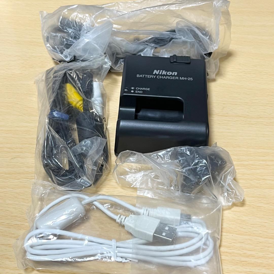 Nikon 1 V1　ダブルズームキット　ホワイト　本体