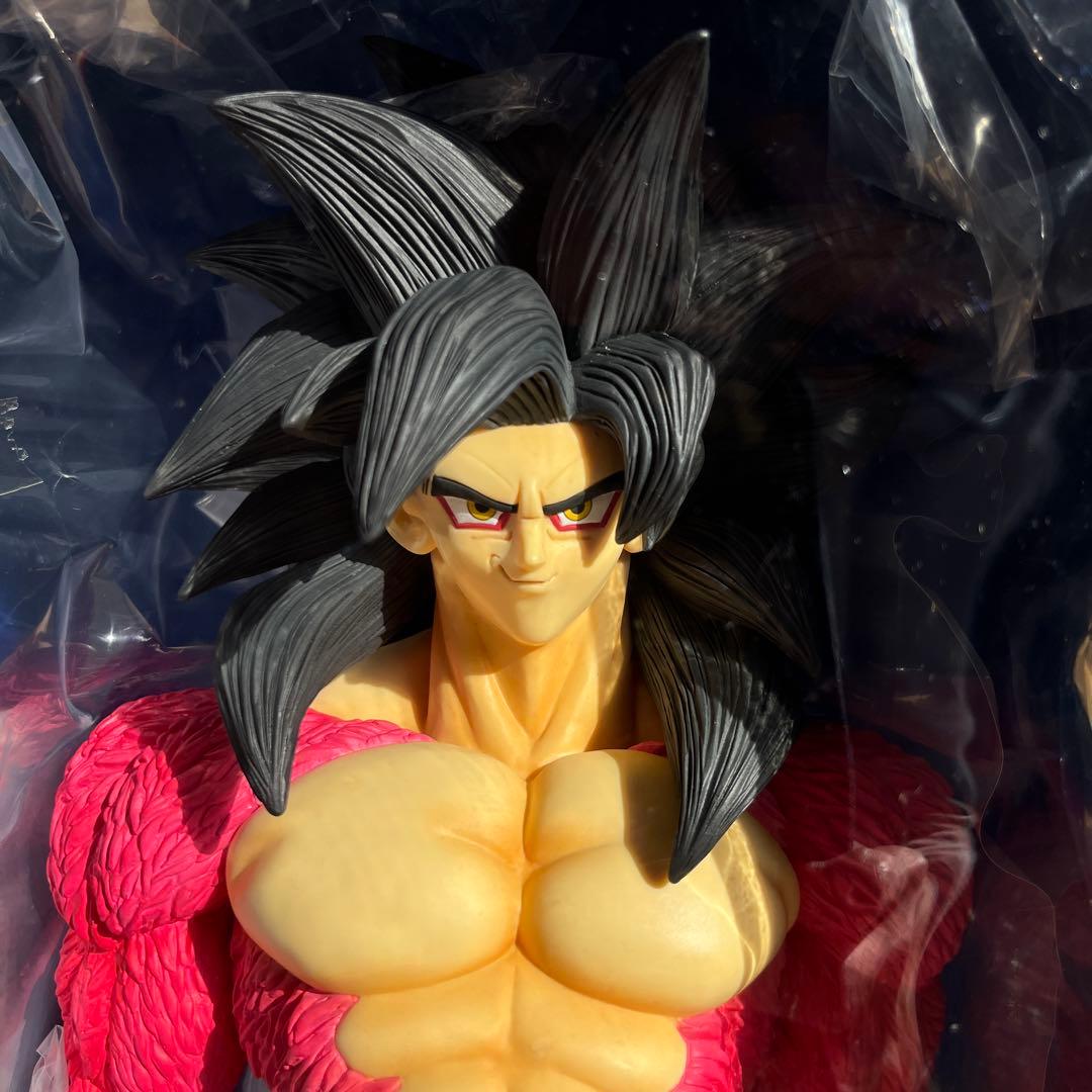 ドラゴンボール　ギガンティックシリーズ 1/4 超サイヤ人4 孫悟空　フィギュア