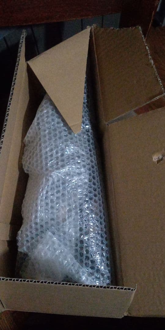 購入した商品と違うものです 破損して届きました