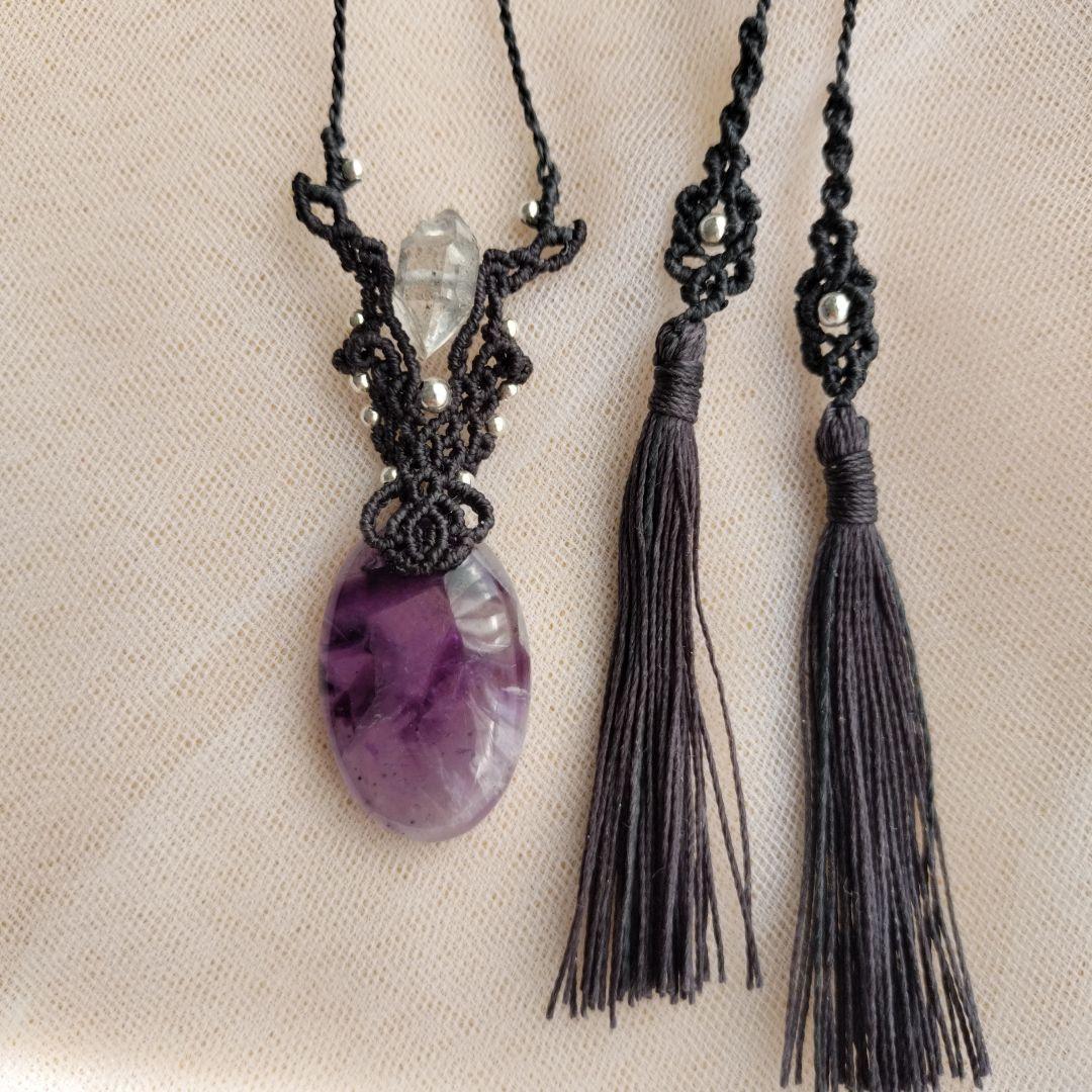 トラピッチェアメジスト　ハーキマークォーツ　マクラメ編みネックレス