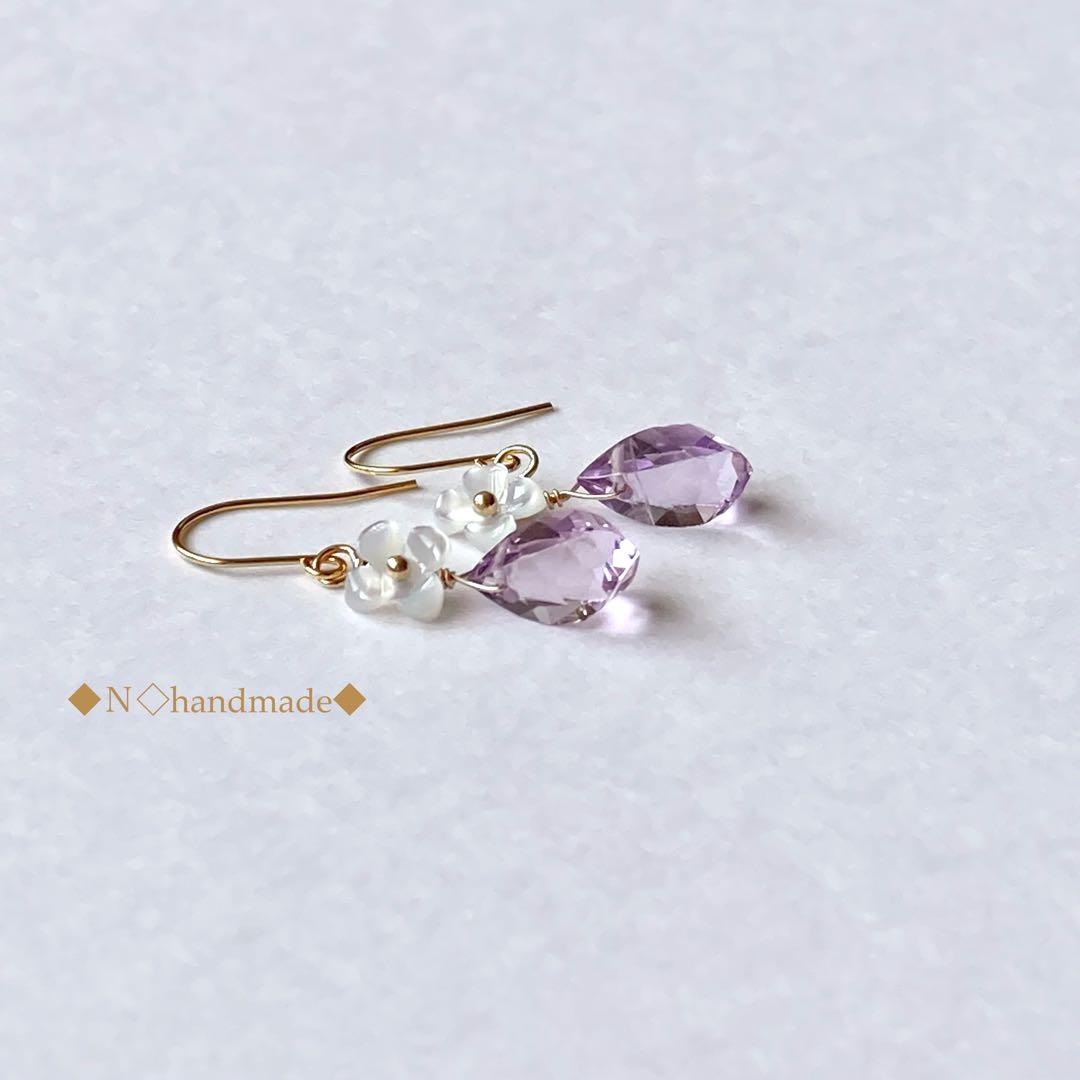 ホワイトシェルフラワーとアメジストのピアス