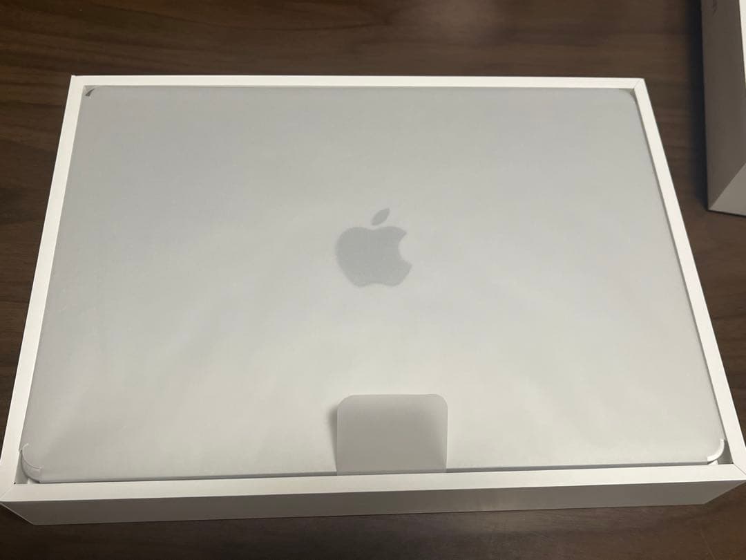 MacBook Air M3チップ メモリ8GB/SSD256GB 13インチ