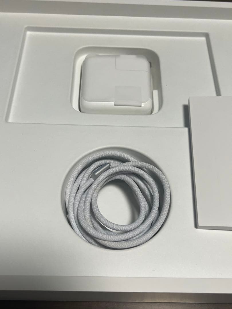 MacBook Air M3チップ メモリ8GB/SSD256GB 13インチ