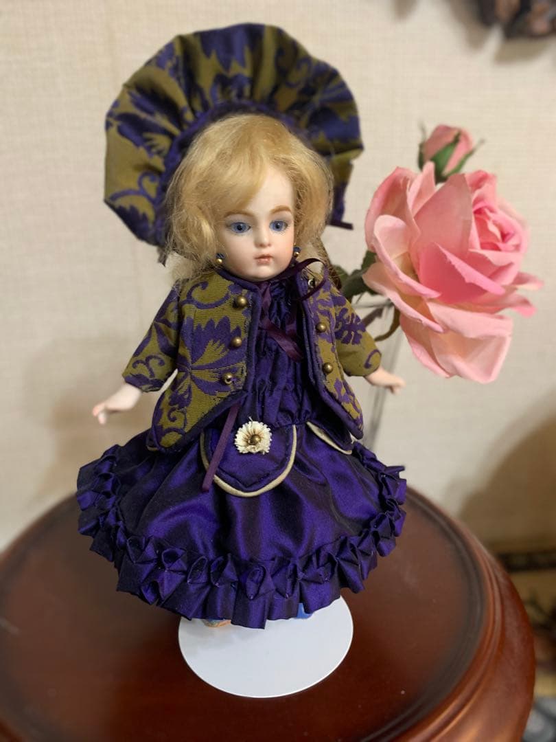 紫色のプチドール　“ブリュ” レプリカドール