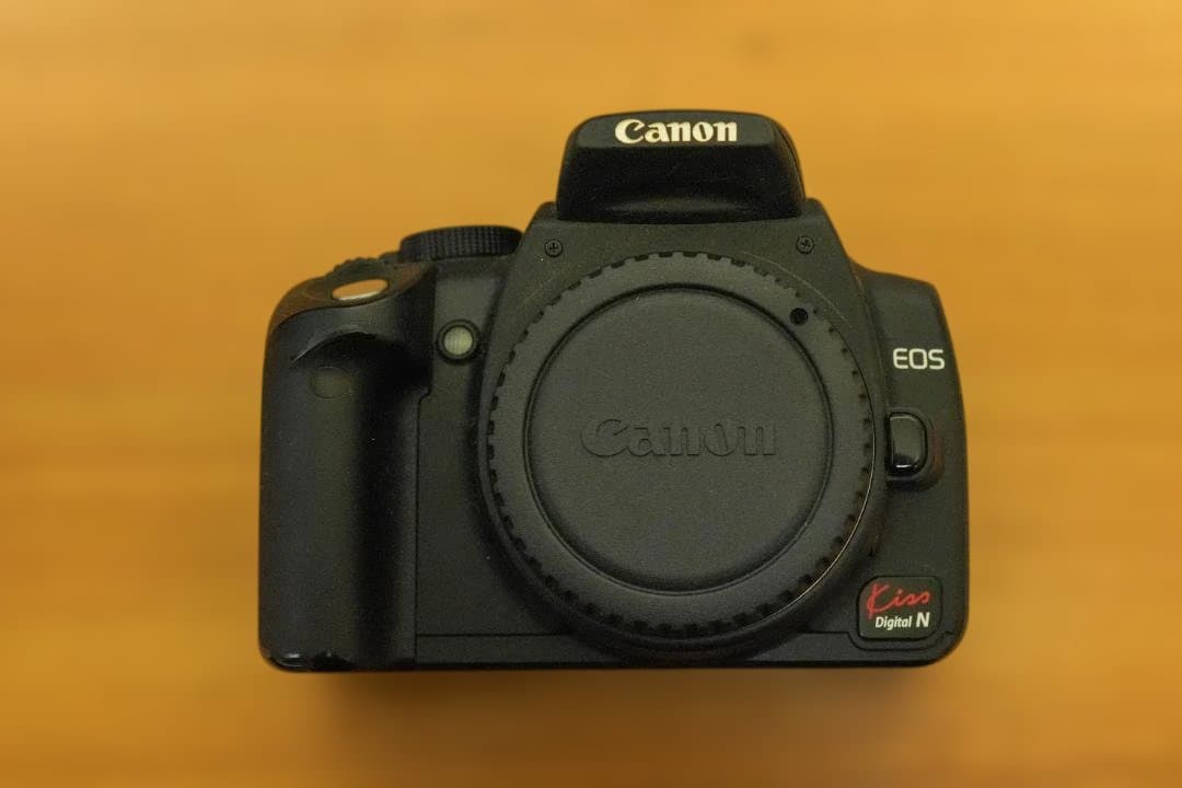 再値下げ EOS Kiss Digital N 本体 と付属品