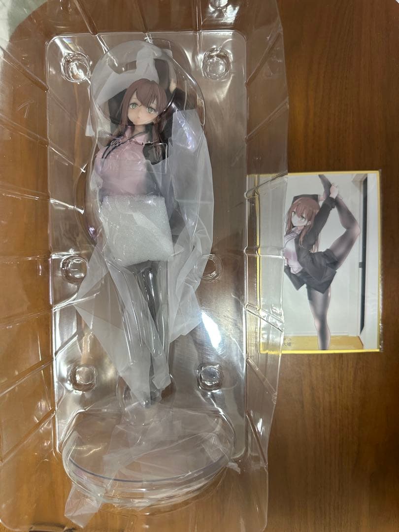 意外と体が柔らかい会社に行きたくないOLちゃん（箱あり）