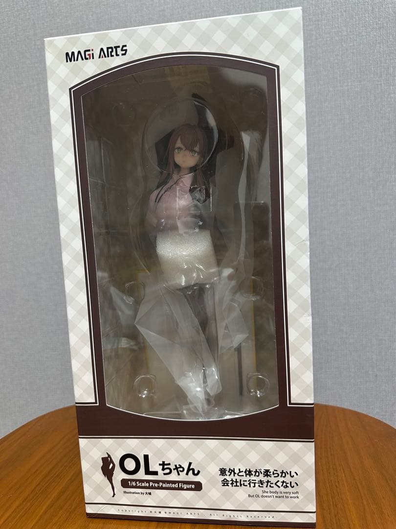 意外と体が柔らかい会社に行きたくないOLちゃん（箱あり）