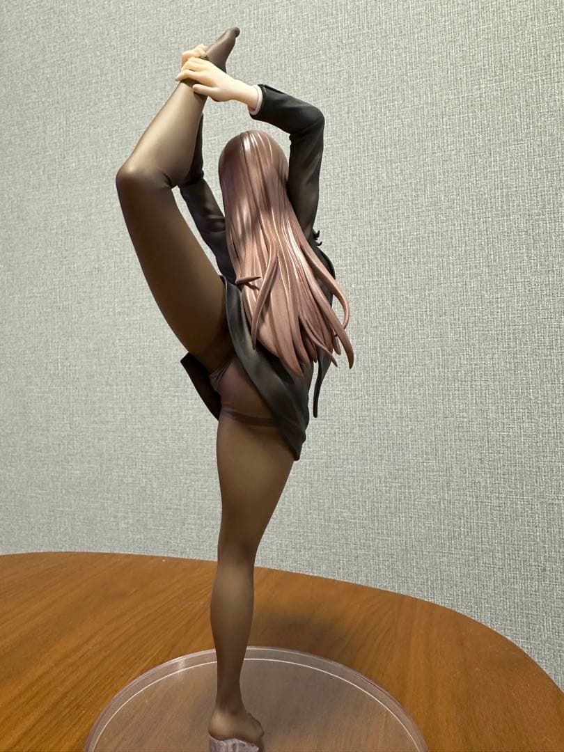 意外と体が柔らかい会社に行きたくないOLちゃん（箱あり）