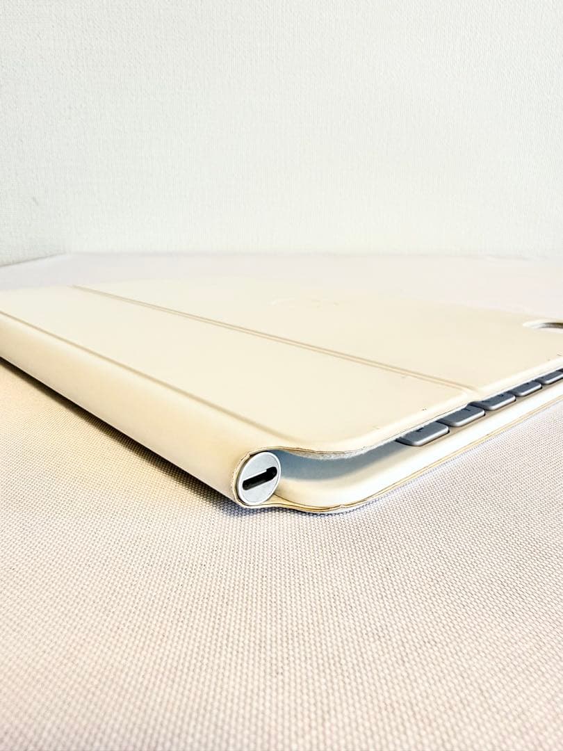 【極美品】Apple純正 MagicKeyboard 11インチ A2261