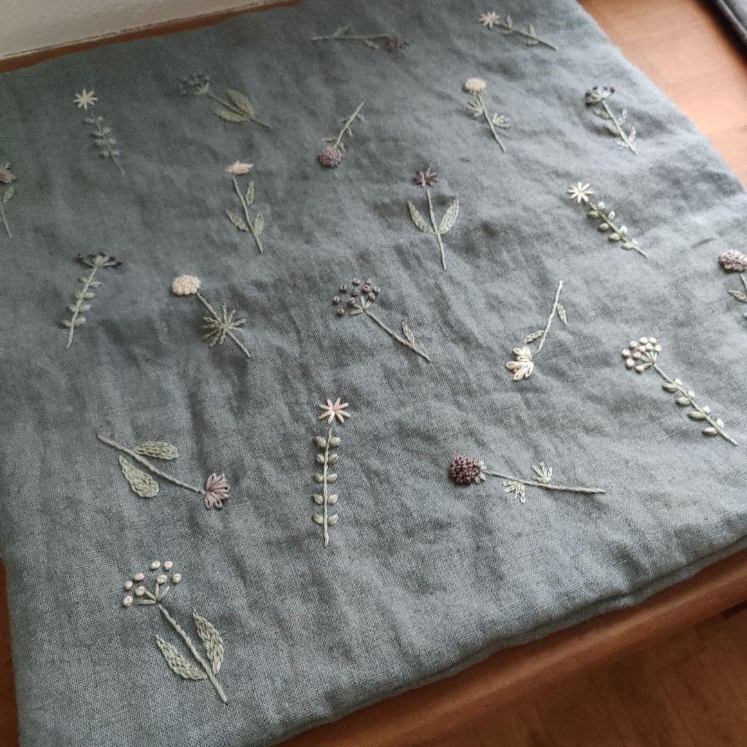 【リネン刺繍　marumamemomoページ】クッションカバー