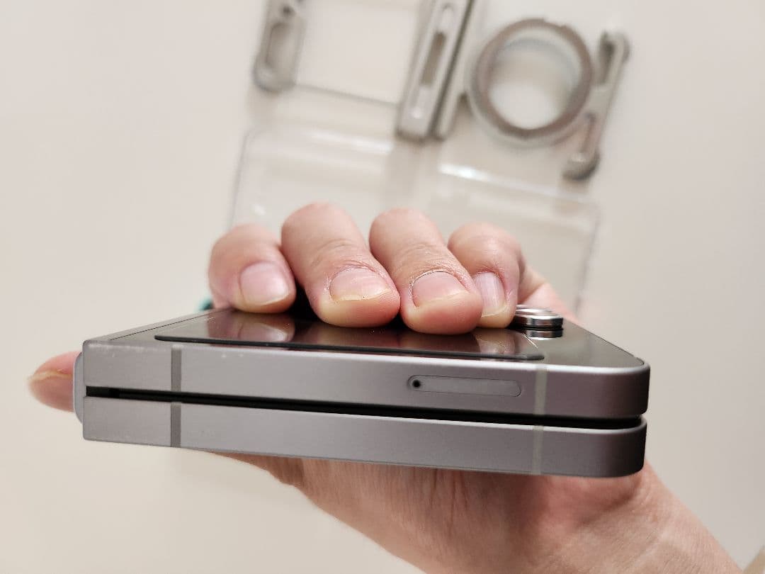Samsung Galaxy Z Flip6 本体 シルバー 512GB[美品]