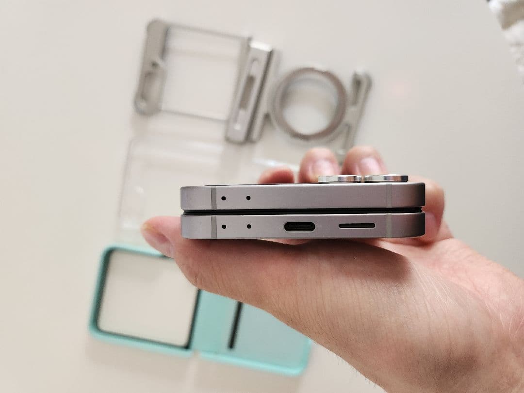 Samsung Galaxy Z Flip6 本体 シルバー 512GB[美品]
