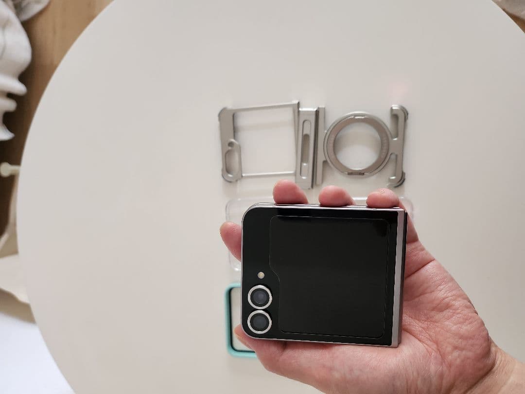 Samsung Galaxy Z Flip6 本体 シルバー 512GB[美品]