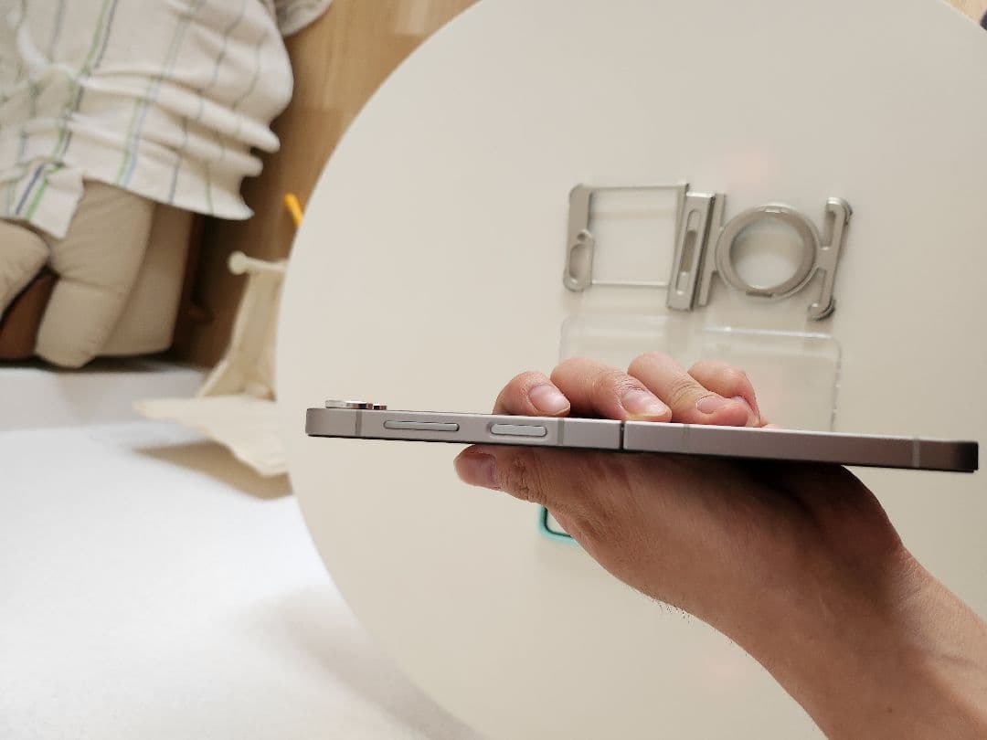 Samsung Galaxy Z Flip6 本体 シルバー 512GB[美品]