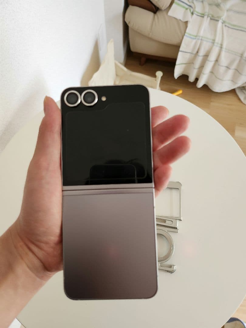 Samsung Galaxy Z Flip6 本体 シルバー 512GB[美品]